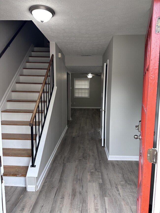 Foto del edificio - 185 Eaglewood Way