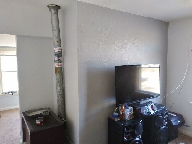 Building Photo - 2101 5th Ave