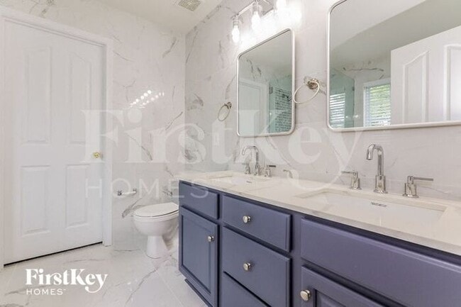 Foto del edificio - 9320 Longstone Ln