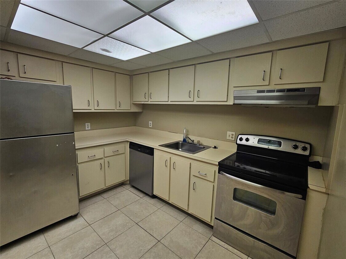 Photo - 4222 Inverrary Boulevard Apt #4314, Lauderhill, FL 33319 - 1 BR 1 BA Condo
