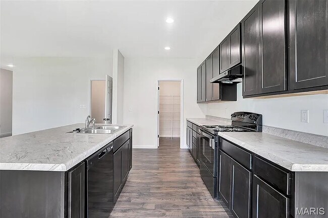 Foto del edificio - 810 Colony Rdg Ct