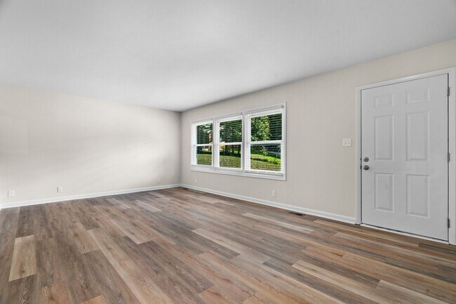 Foto del edificio - Gorgeous 3 Bedroom, 2 Bath Split-level home in Brentwood - High-end Renovation, Pet Friendly!