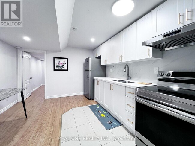 Photo du bâtiment - 1098 Sandhurst Cir