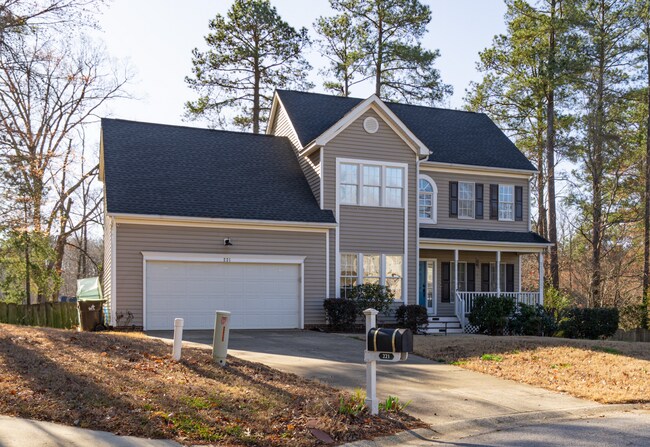 Foto del edificio - Charming, Furnished 4-Bedroom in Holly Springs