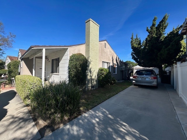Vista de la entrada de vehículos - 11235 Lynrose St