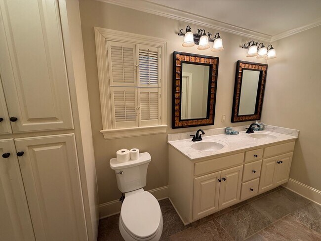 Foto del edificio - 1118 Laurel Ln NW