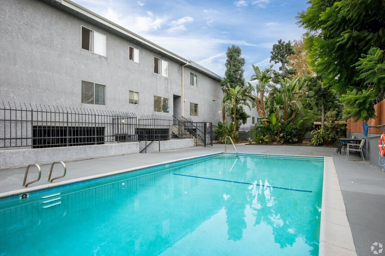 Foto principal - 6651 Haskell Ave