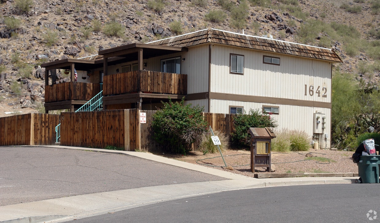Primary Photo - Yucca Apartments