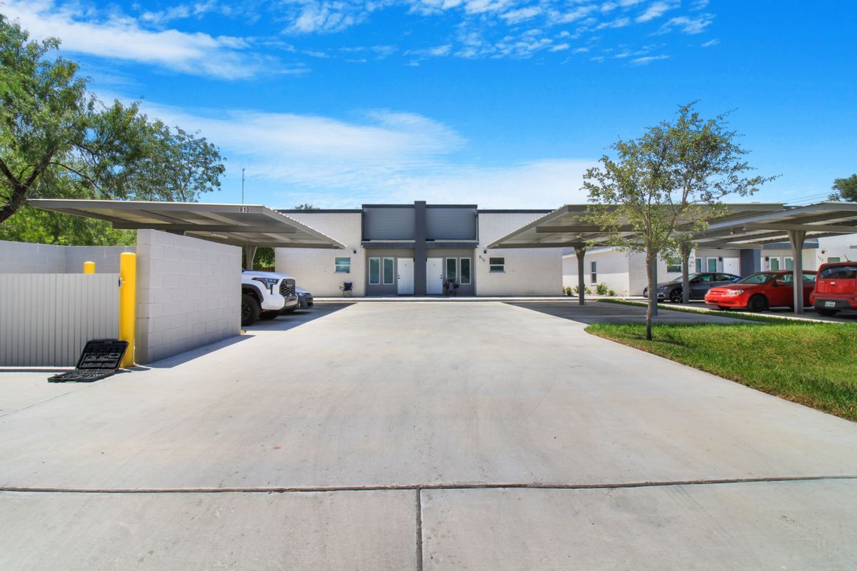 Foto principal - 810 Athol St