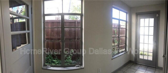 Building Photo - 5522 Live Oak St