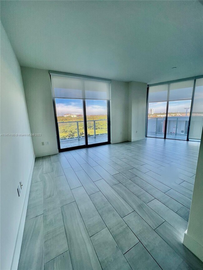 Foto del edificio - 2000 Metropica Wy