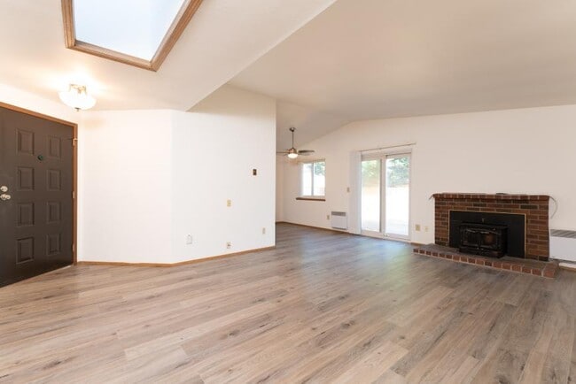 Building Photo - 3 bedroom in Covington WA 98042