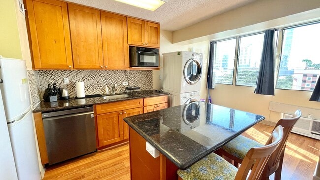 Photo - FULLY FURNISHED STUDIO IN KING MANOR! CLOS... House