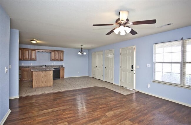 Building Photo - 3014 S B St