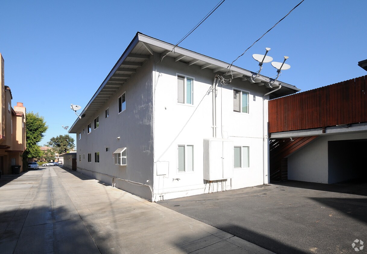 Building Photo - 746 Tustin Ave
