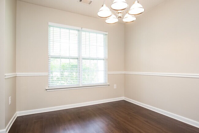 Foto del edificio - 3046 Summer Breeze Dr