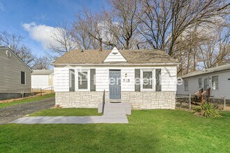 Building Photo - 215 Ryan Ave