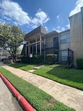 Building Photo - 5550 N Braeswood Blvd