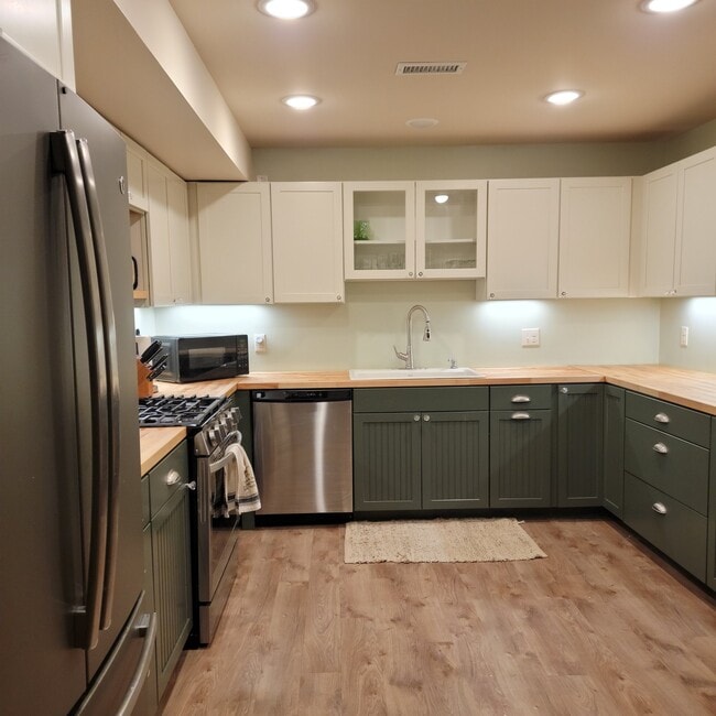 Building Photo - 6426 117th St NW