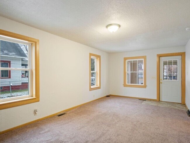 Building Photo - 2621 3rd St