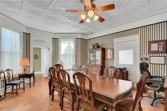 dining area - 929 Egmont St