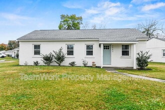 Building Photo - 3043 Terry Dr