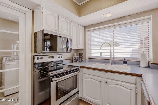 Building Photo - 3214 E Siesta Ln