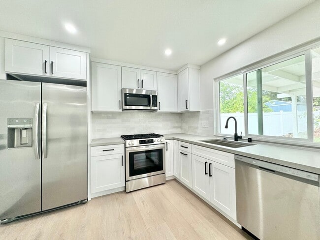 Building Photo - Beautiful 3Bd/1Ba located in Mira Mesa!