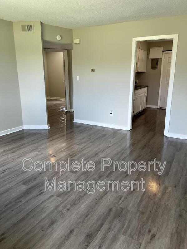 Building Photo - 7735 Rugby Ave