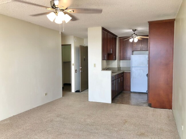 Building Photo - Century West 2 bedroom 2 bathroom 1 covere...