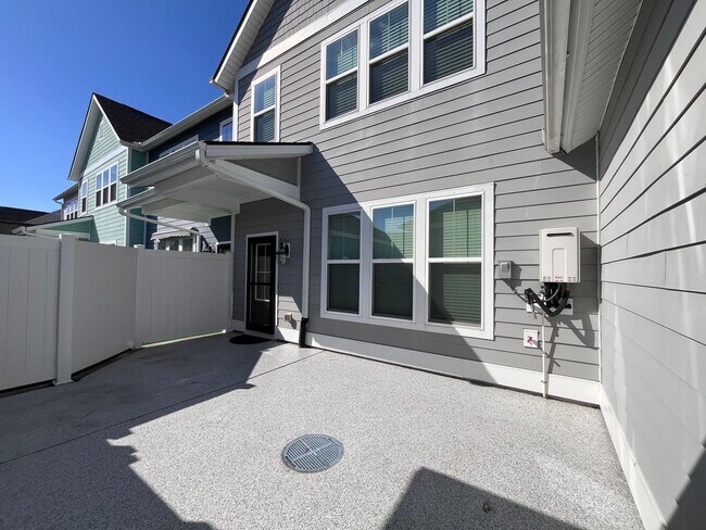 Building Photo - Spacious townhome near Market Common with Two-Car Garage and Bonus Room! Available now!