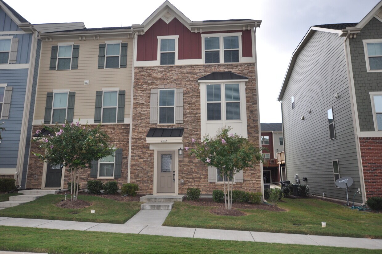 Primary Photo - 2042 Old Chapman Dr