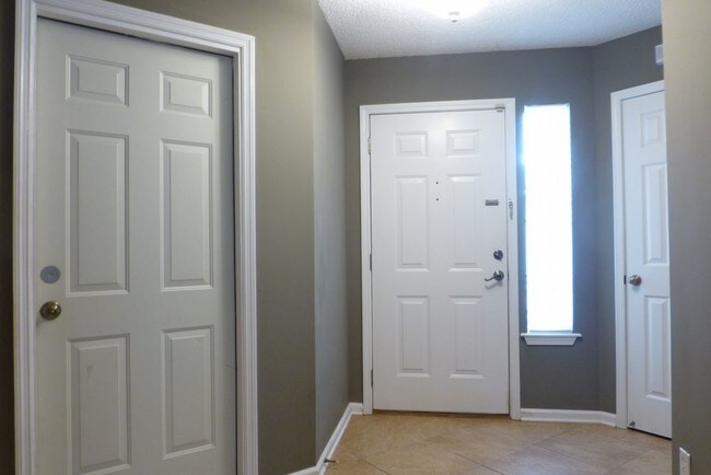Building Photo - 526 Selva Lakes Cir