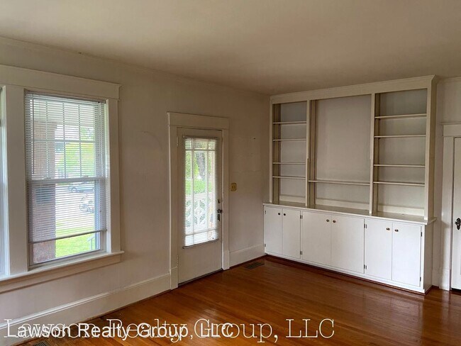 Building Photo - 2212 Richelieu Ave SW