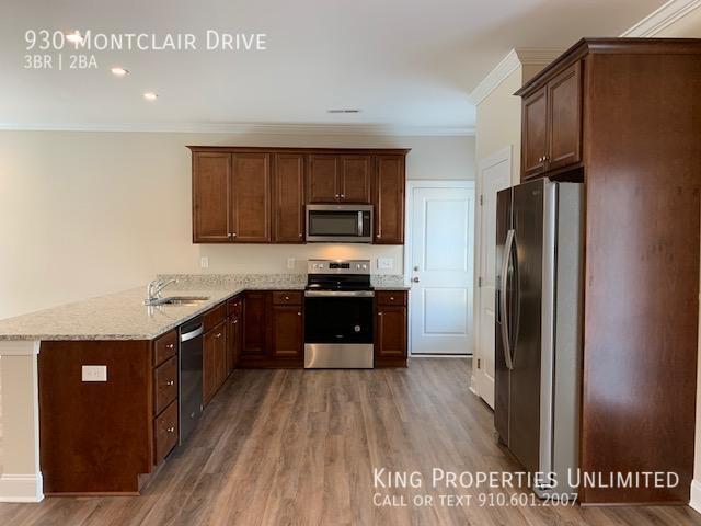 Building Photo - 930 Montclair Drive