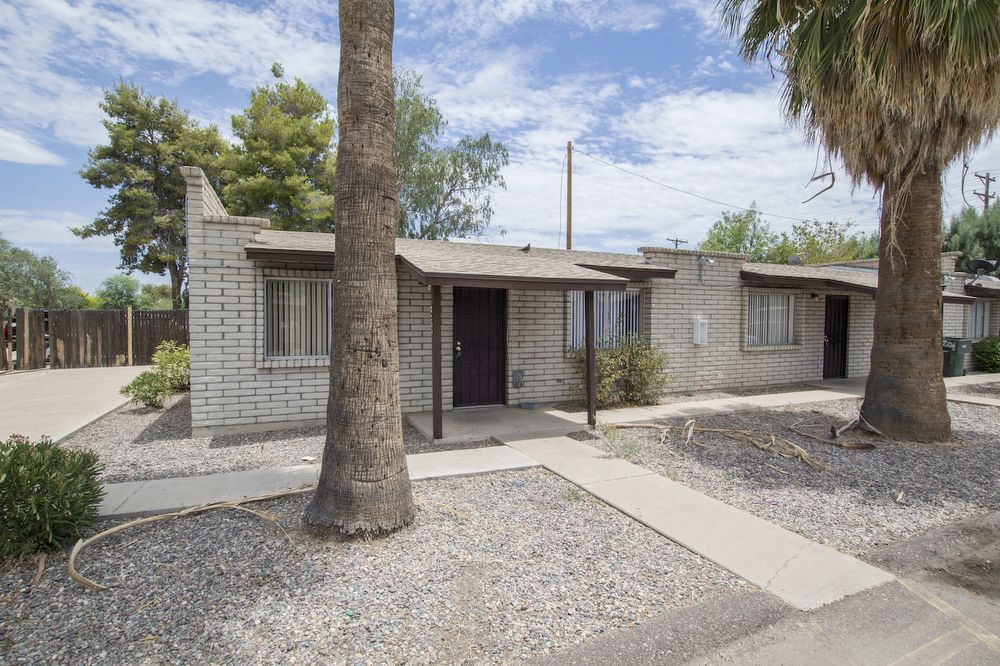 Primary Photo - 2201 W Belmont Ave