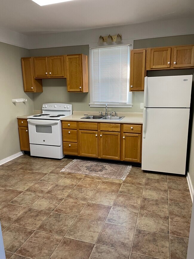 eat-in kitchen - 1308 S Glenwood Ave