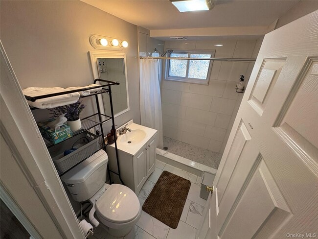 Building Photo - 35 Holiday Park Dr