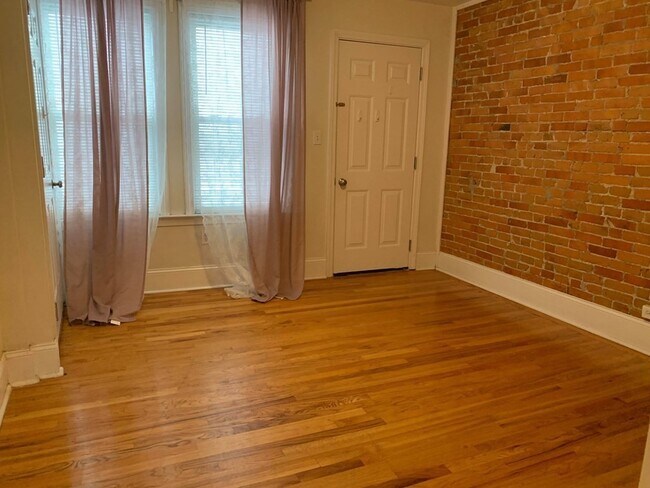 Foto del edificio - 15 Aspinwall Ave