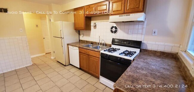 Foto del edificio - 7110 Hazelwood Ln