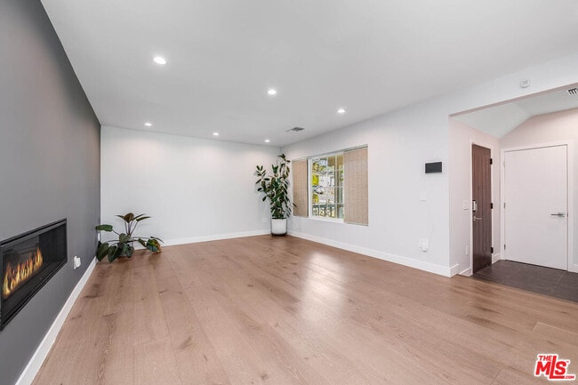 Building Photo - 523 E Fairmount Rd