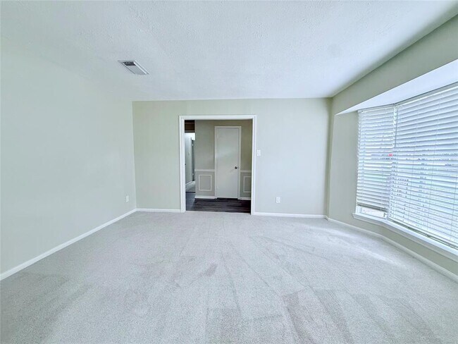 Foto del edificio - 25419 Lynbriar Ln
