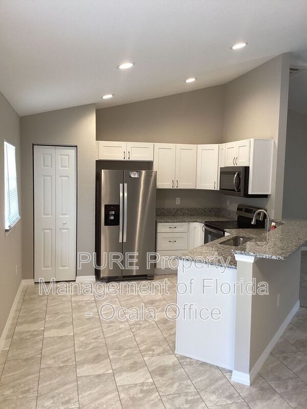 Building Photo - 3895 SW 133rd Loop