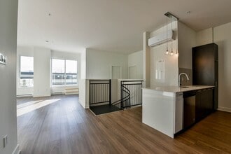 Building Photo - 9675 Av. Papineau