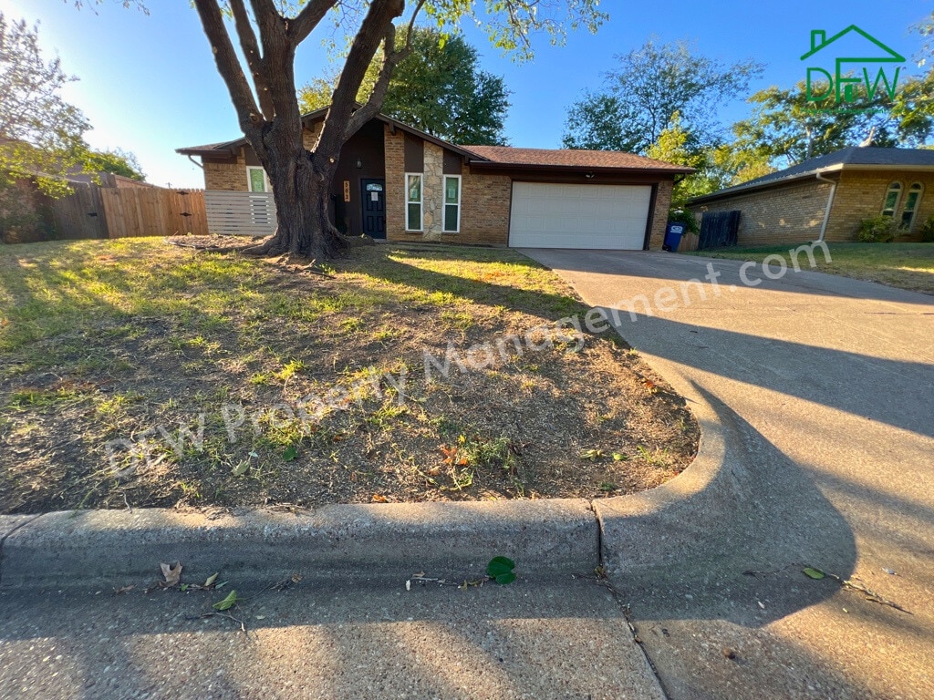 Primary Photo - 502 Dickey Dr