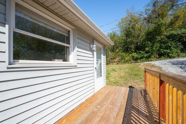 Foto del edificio - Updated 2 bedroom 1 bath in Fairlawn VA