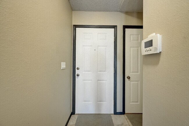 Foto del edificio - $2,100.00 - 3 bedroom, 2 bathroom, Single ...