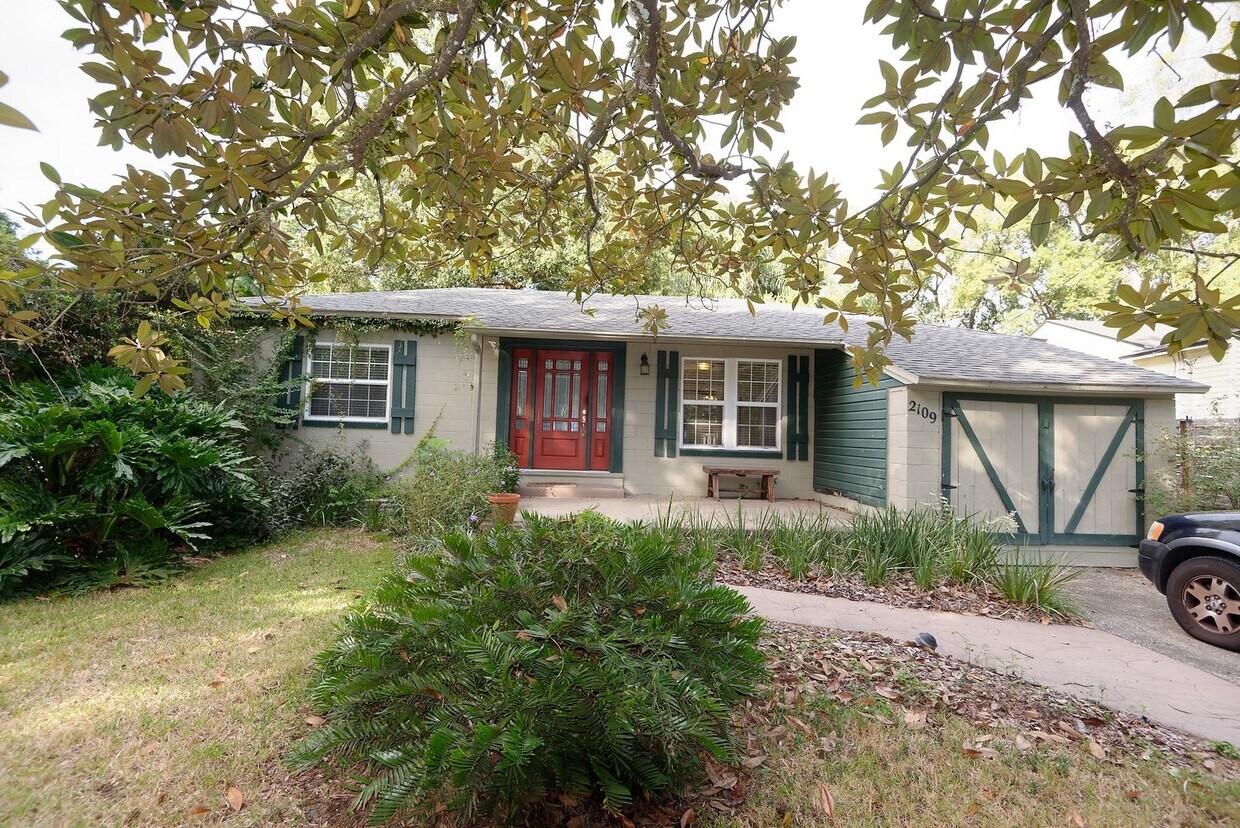 Foto principal - 2109 Forest Cir