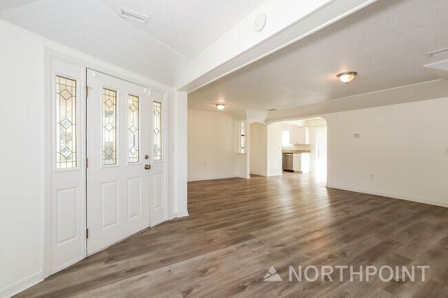 Building Photo - 3 BR/1.5BA | Newly Renovated Single Family Home |  Huge backyard|In Jacksonville!