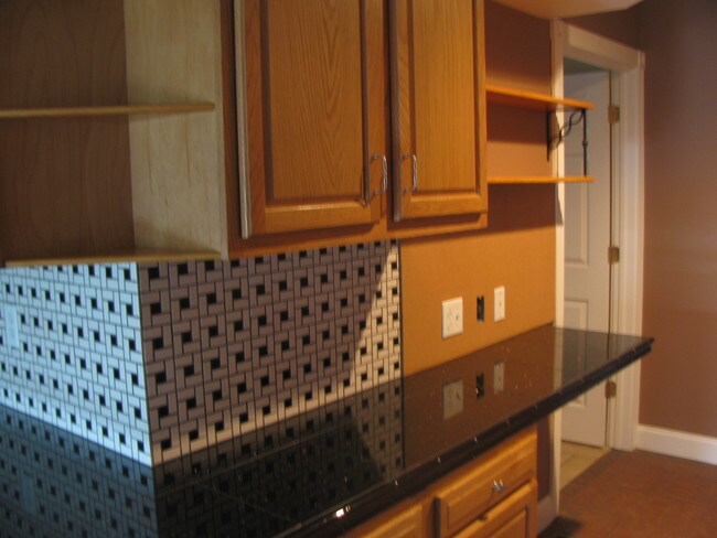 ESCRITORIO DE COMPUTADORA - 1561 W Southern Ave